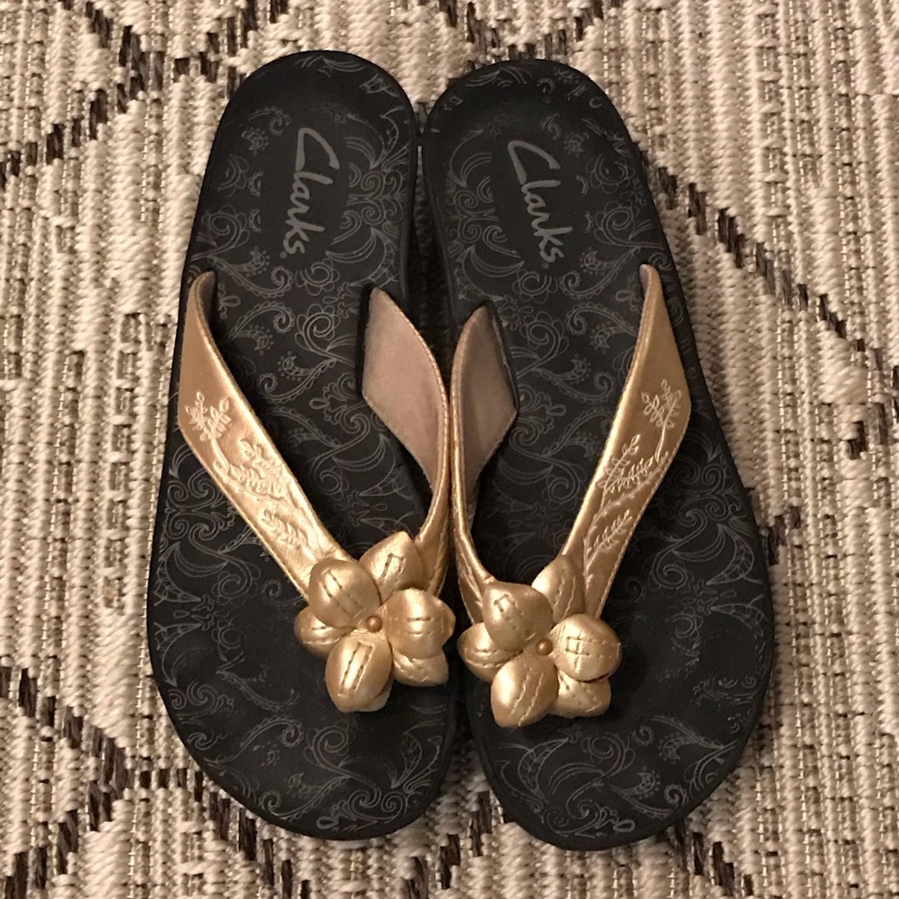 Size 7 clarks flip flops